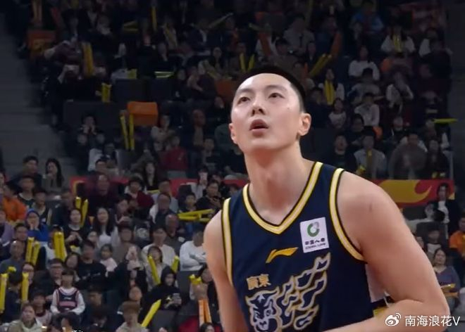 杜锋怒怼记者质疑陈家政出场时间 广东大胜四川